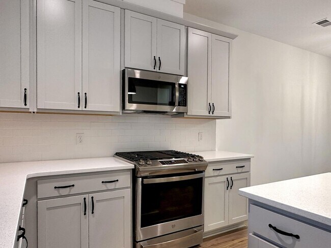 Building Photo - 250 Symphony Ave