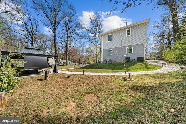 Building Photo - 3803 Estel Rd