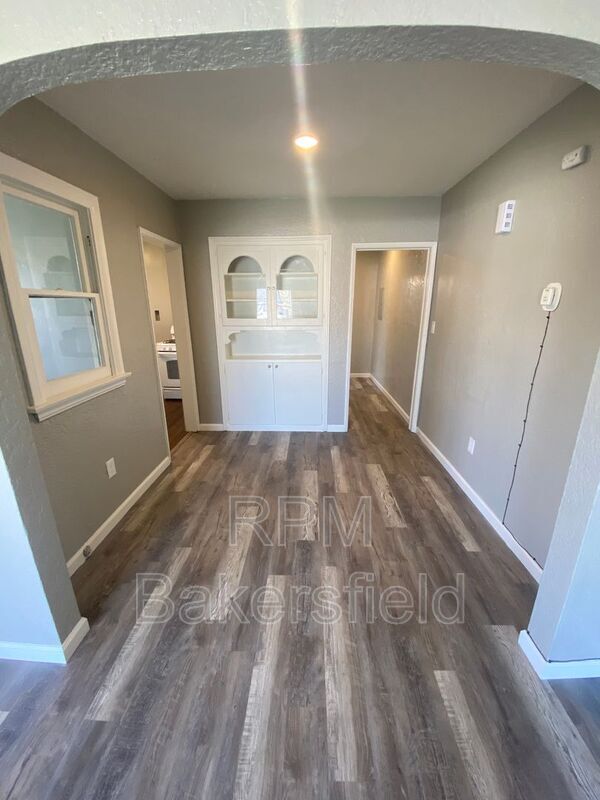 Building Photo - 2527 Chester Ln