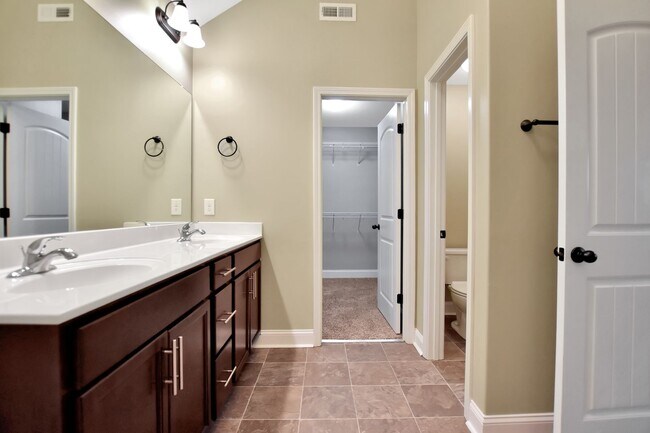 Building Photo - Pet Friendly Four Bedroom!