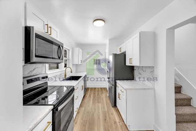 Building Photo - 2 MONTH LEASE ONLY! GORGEOUS 4 BEDROOM HOME!!! Available NOW- Month to month lease only!