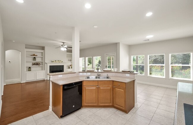 Building Photo - 4119 Pembrooke Way Dr