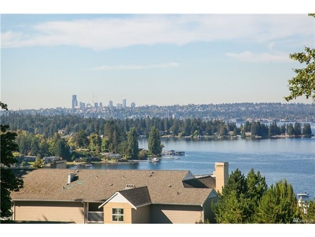 Building Photo - 4bd/3.5ba Kirkland House