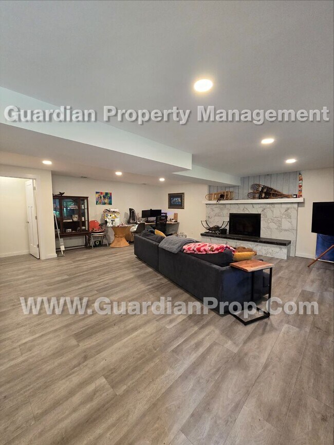 Building Photo - 1445 Cherry Pl