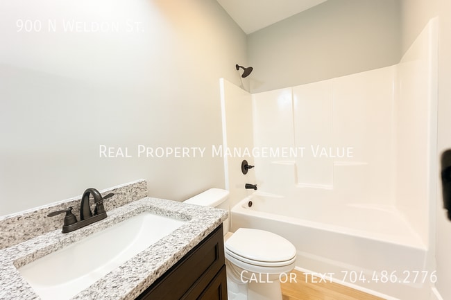 Building Photo - 900 N Weldon St