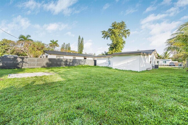 Building Photo - 216 NE 160th St