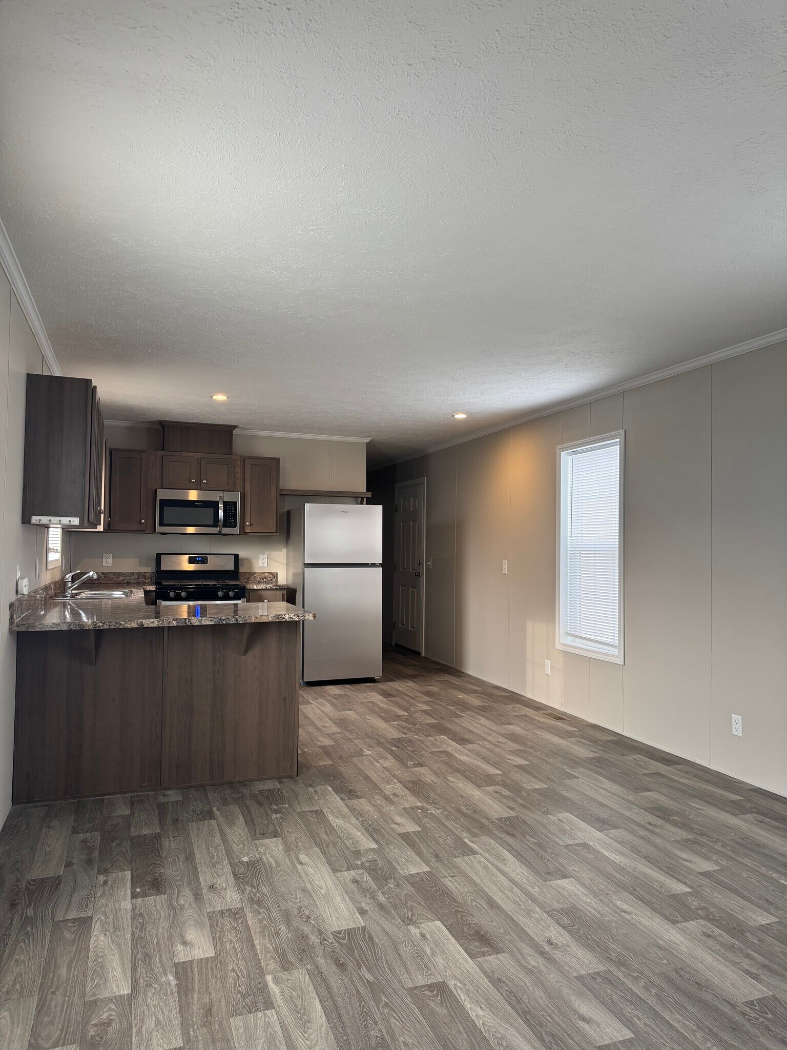 Building Photo - 2340 Maple Dr