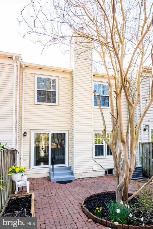 Building Photo - 5668 Ridge View Dr