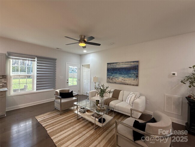 Building Photo - 5120 Lakeview Rd