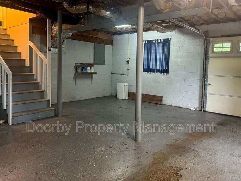 Building Photo - 9134 Westminister Cir Dr