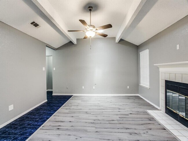 Building Photo - 6607 W Lynn Creek Dr