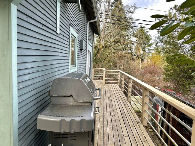 Building Photo - Spacious 1-Bedroom Home with Expansive Living Space