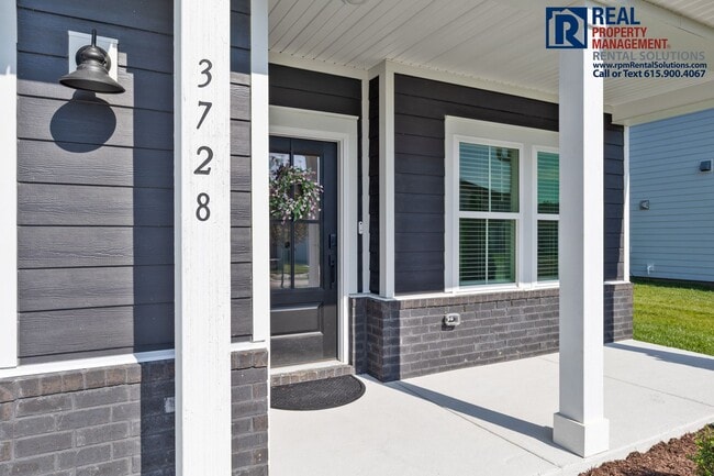 Building Photo - BRAND NEW luxury 5BD 4BA home w/ neighborhood pool! Triple Rockvale Schools! Internet included!