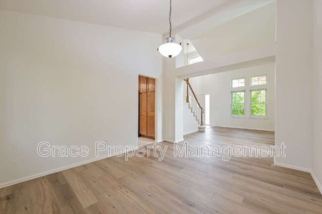 Building Photo - 10376 Dunsford Dr