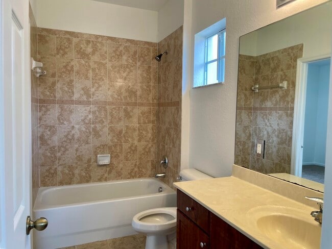 Building Photo - 5155 SE Mariner Garden Cir