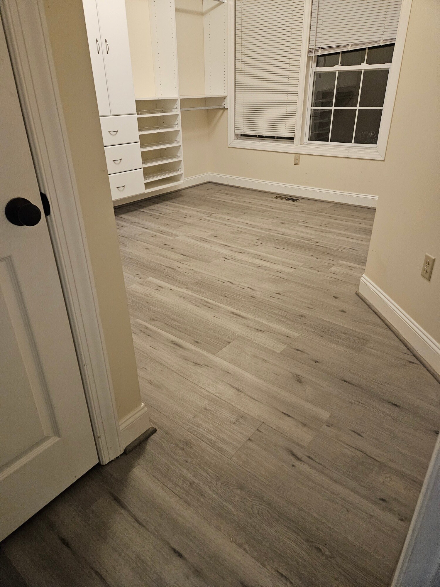 Building Photo - 425 Silver Leaf Dr