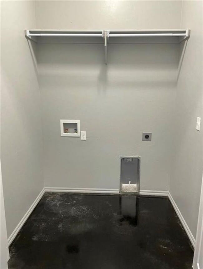 Building Photo - 3br 2ba duplex with 2 car garage!