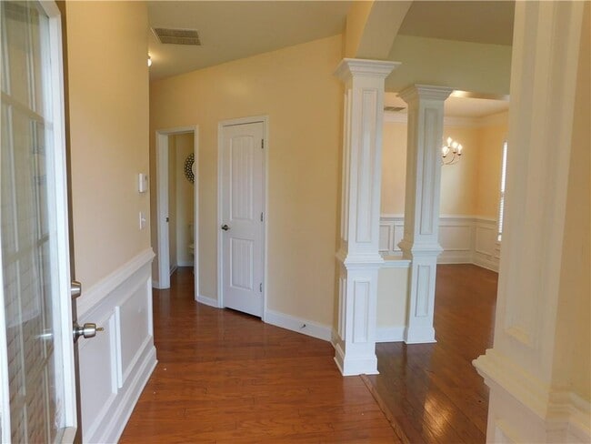 Building Photo - 540 E Fork Shady Dr NW