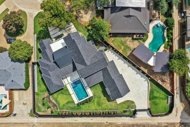 Building Photo - 7533 Royal Pl