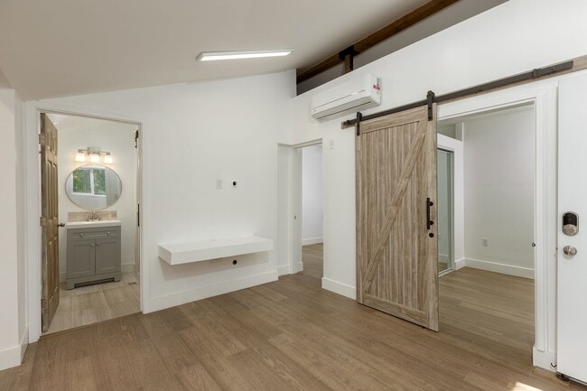 Building Photo - Chic 2BD/1BA ADU in Beautiful Granada Hills