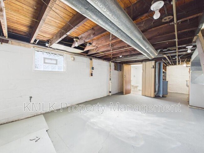 Building Photo - 446 7th St