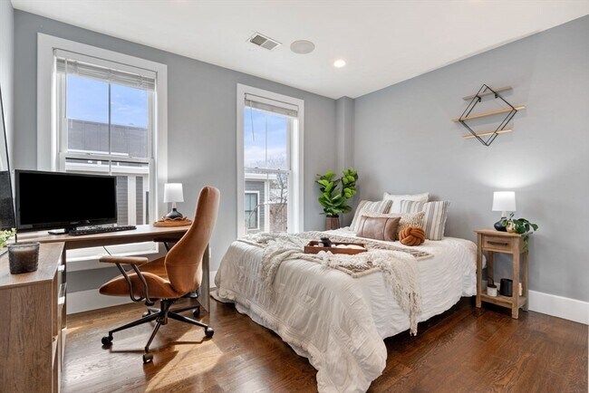 Building Photo - 12 Mohawk St