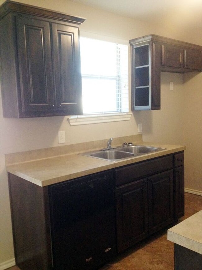 Building Photo - Coming Soon: 2 Bedroom, 2 Bathroom Duplex in Lindale!