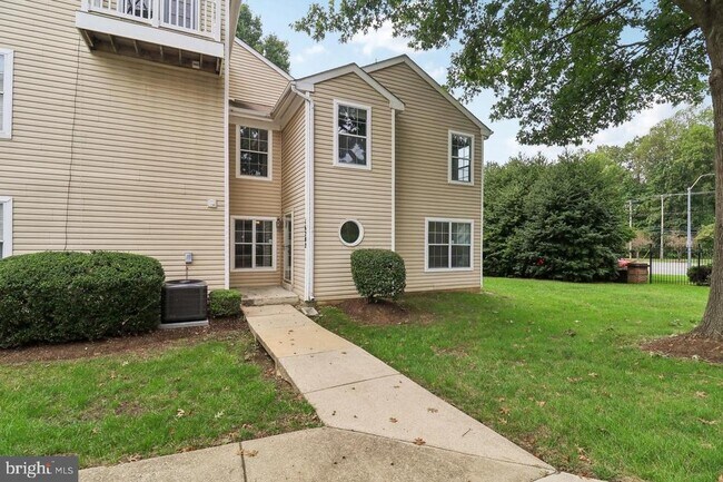 Building Photo - 16202 Ellipse Terrace