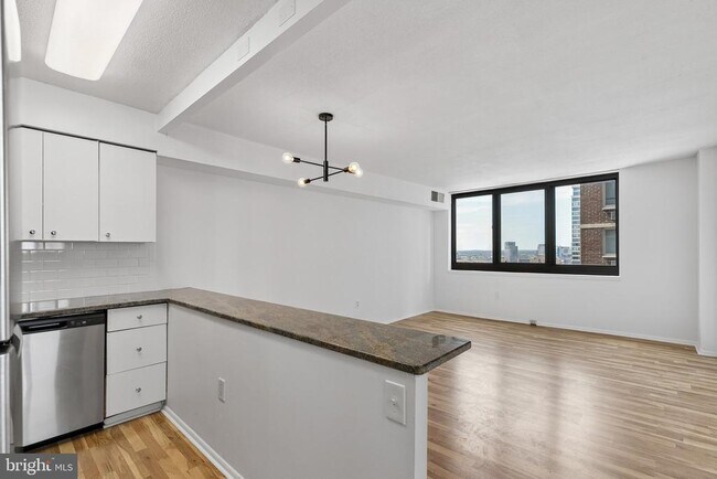 Building Photo - 1420 Locust St