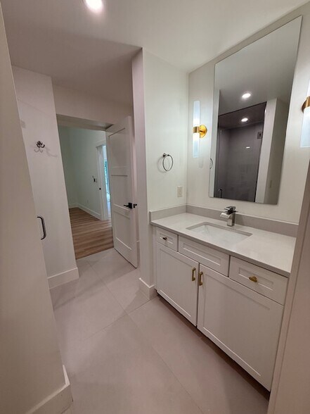 Large Bath - 66 Harrison Hill Rd