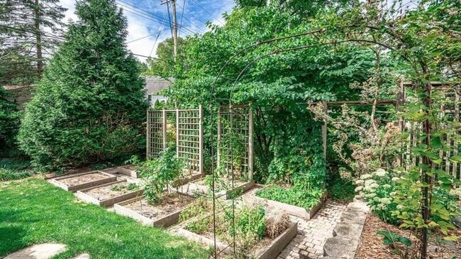 Building Photo - 1205 Miller Ave