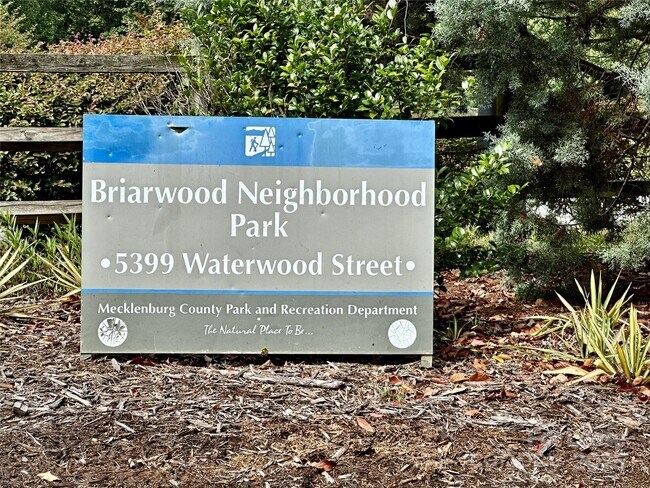Building Photo - 5415 Amado St