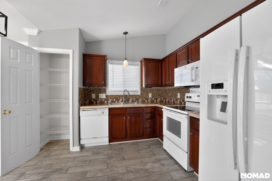 Building Photo - 4018 Planters Watch Dr