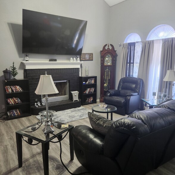 Building Photo - 1447 N Boston Ave