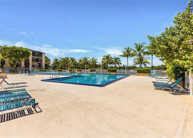 Building Photo - 14415 N Kendall Dr