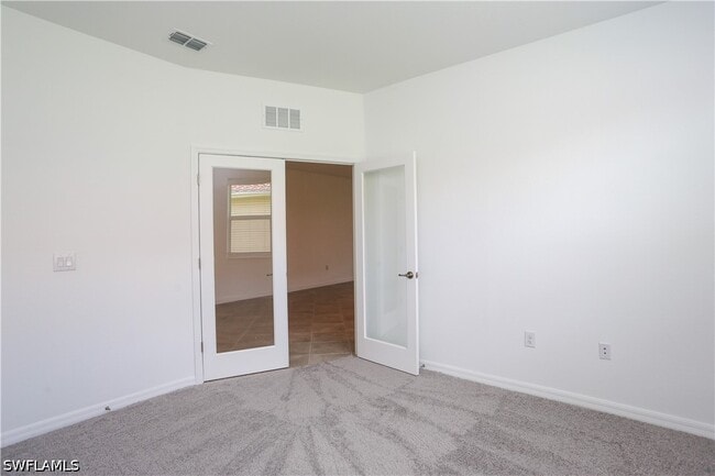 Building Photo - 2599 Vine Ave