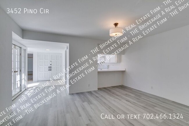 Building Photo - 3452 Pino Cir