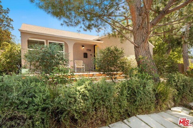 Building Photo - 1338 Montecito Cir