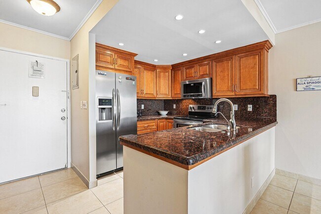 Building Photo - 550 Bayshore Dr