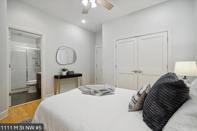 Building Photo - Charming 2 BR/2 BA Condo in Logan Circle!