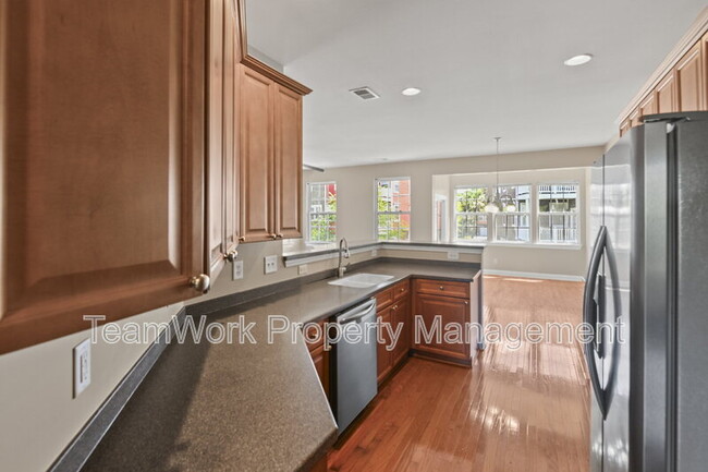 Building Photo - 9034 Parlor Dr