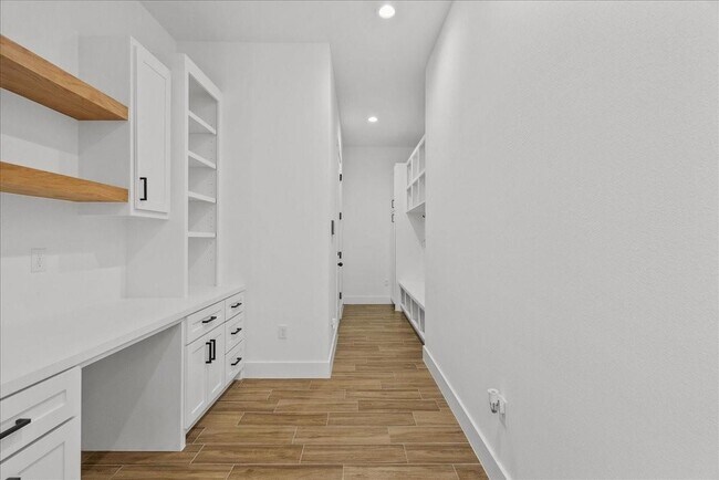 Building Photo - 266 Rd 66111