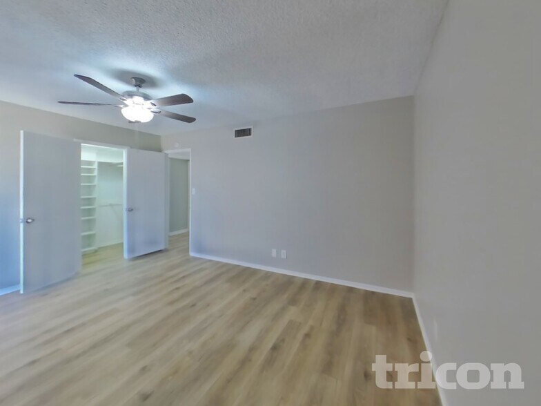 Building Photo - 823 W Juanita Cir