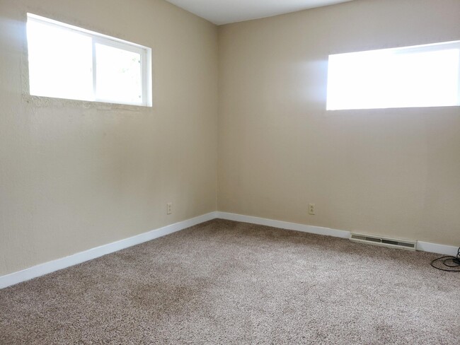 Building Photo - 305 E Baca St