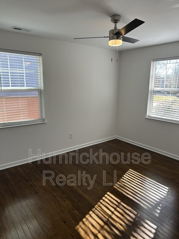 Building Photo - 5225 Valley Stream Rd