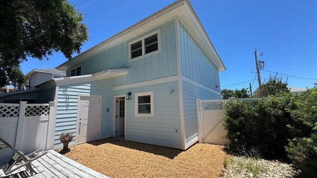 Building Photo - Walk to the Beach, North End of Amelia Island!!