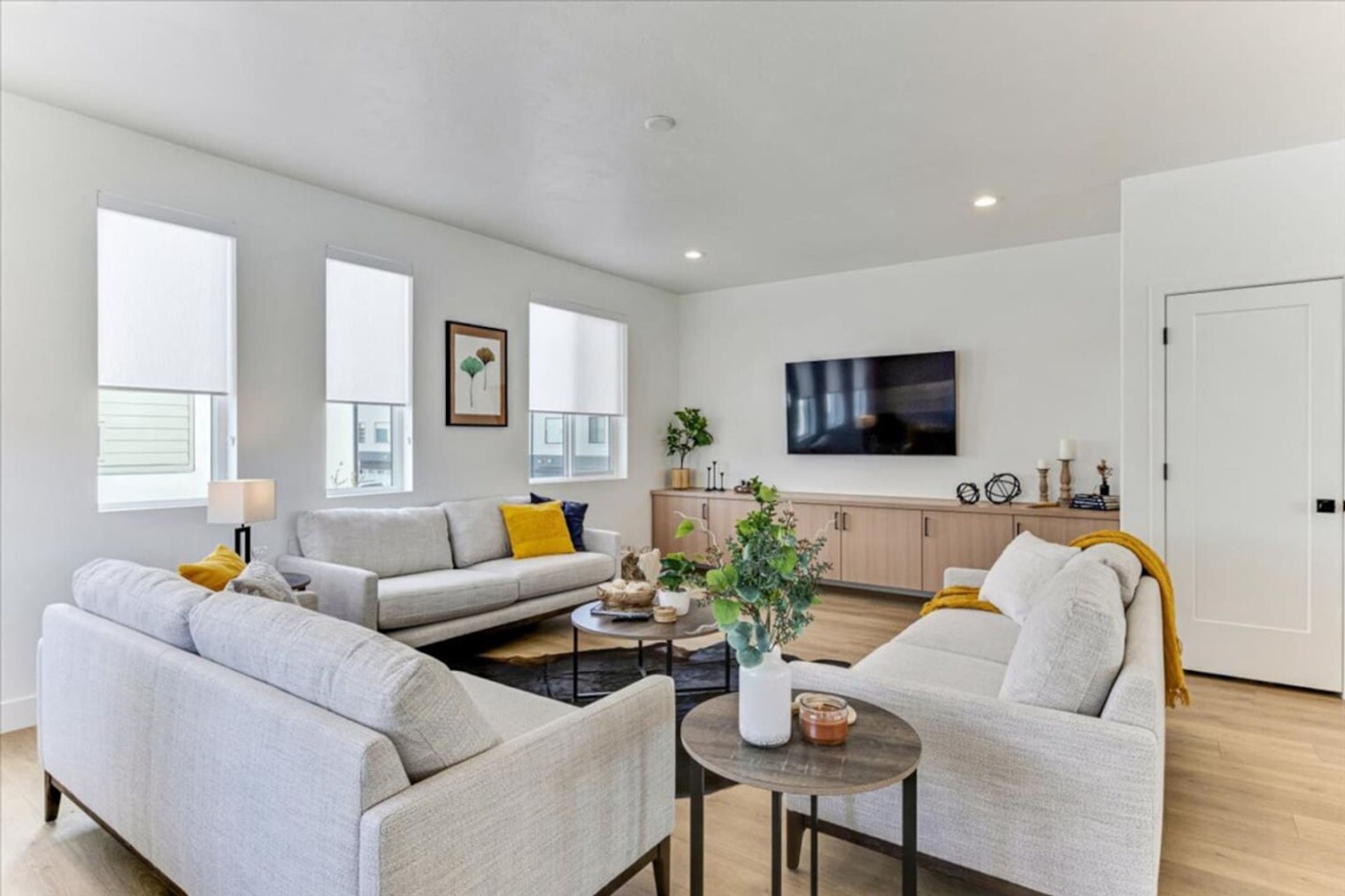 Building Photo - 1055 W 550 S