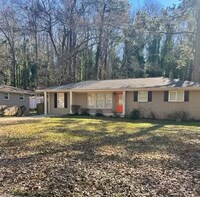 Building Photo - 3 bed 2 bath in Dekalb!