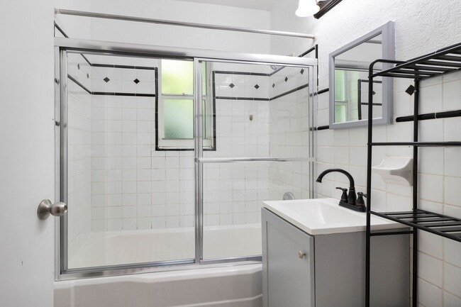 Building Photo - 1525 Meridian Ave