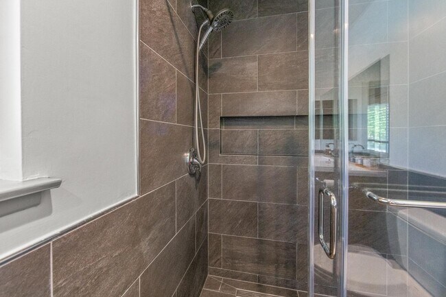 Building Photo - 1558 Wakefield Ave